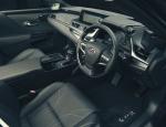 Lexus ES300h with Digital Door Monitors 2020 года (UK)